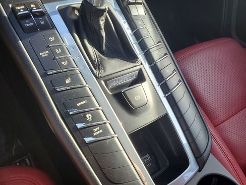 Used 2019 Porsche Macan S image 27