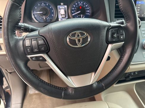 Used 2015 Toyota Sienna XLE AWD/4WD image 29