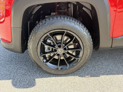 Used 2023 Jeep Renegade Latitude AWD/4WD image 13