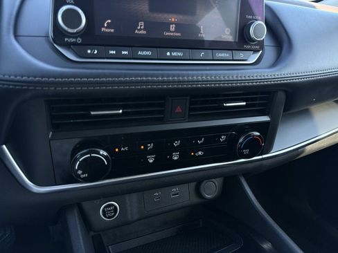 Used 2023 Nissan Rogue S image 18