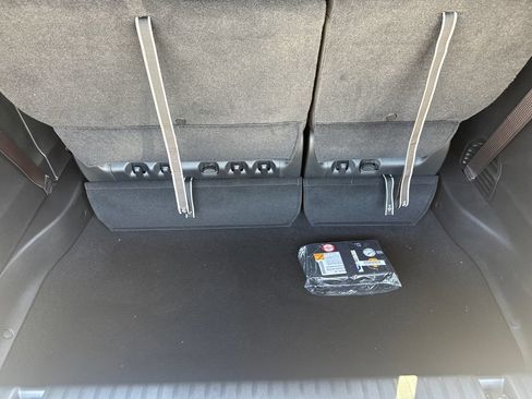 New 2027 Chrysler Pacifica Select FWD image 10