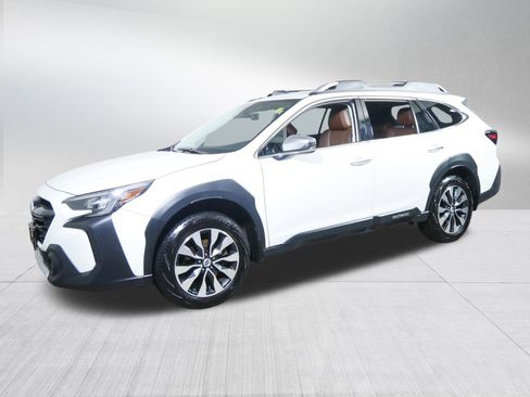 Used 2023 Subaru Outback Touring image 3