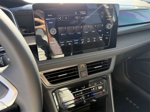 New 2026 Volkswagen Taos SE image 18
