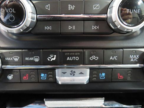 Used 2024 Ford F250 Lariat w/ Chrome Package AWD/4WD image 70