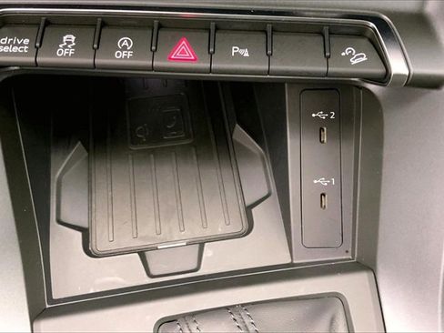 Certified 2025 Audi Q3 2.0T Premium w/ Convenience Package image 33