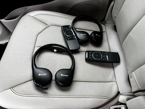 Used 2017 Chrysler Pacifica Limited image 40