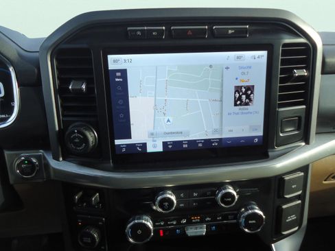 Used 2023 Ford F150 Lariat w/ Trailer Tow Package image 17