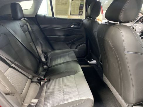 Certified 2025 Chevrolet Trax LT w/ Driver Confidence Package FWD image 28