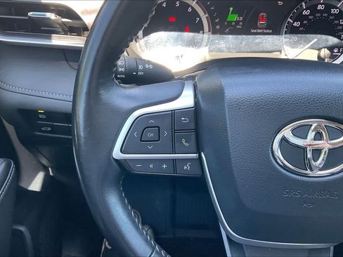 Used 2023 Toyota Highlander XLE image 24