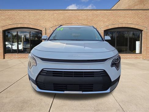 Used 2024 Kia Niro EX w/ EX Cold Weather Package image 9