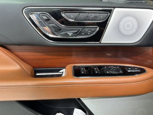 Used 2021 Lincoln Navigator L Reserve w/ Luxury Package AWD/4WD image 8