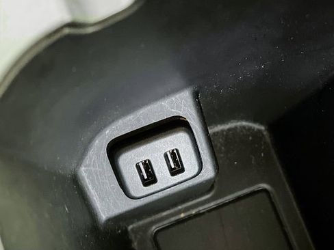 Used 2021 GMC Terrain SLT image 33