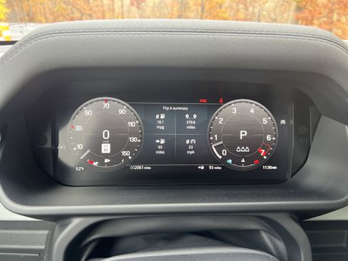 Used 2025 Land Rover Defender 90 X-Dynamic SE image 16