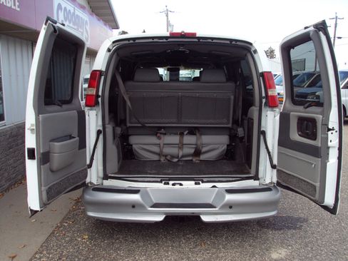 Used 2012 GMC Savana 1500 AWD image 8