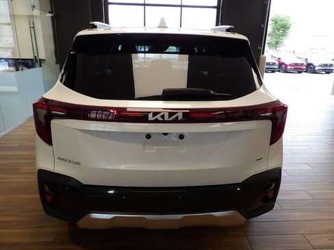 Used 2024 Kia Seltos EX AWD/4WD image 7