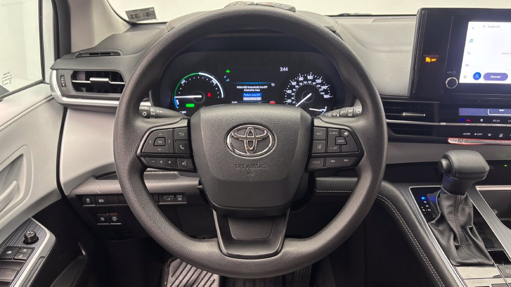 Certified 2026 Toyota Sienna LE FWD image 31