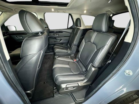 Used 2025 Honda Pilot Touring image 17