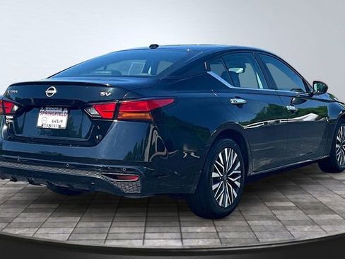 Used 2024 Nissan Altima 2.5 SV FWD image 6