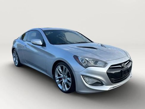 Used 2014 Hyundai Genesis 3.8 RWD image 2