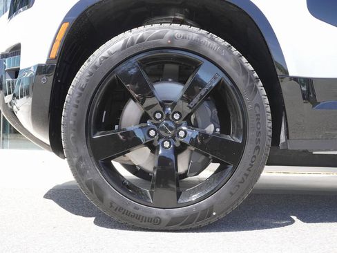 New 2026 Land Rover Defender 110 X-Dynamic SE AWD/4WD image 34