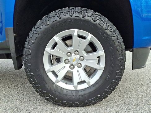 Used 2022 Chevrolet Colorado LT w/ LT Convenience Package image 11