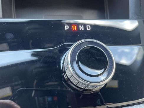 Used 2025 Jeep Grand Cherokee Limited w/ Luxury Tech Group II RWD image 21