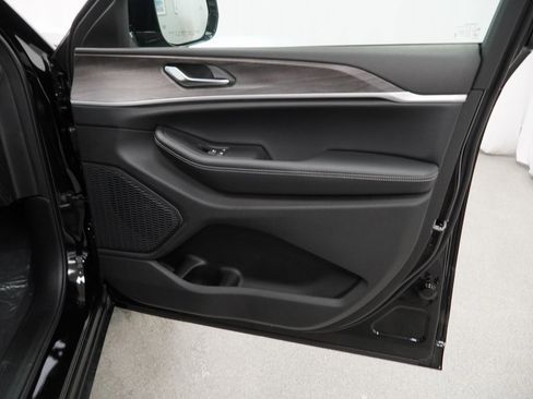 New 2025 Jeep Grand Cherokee Limited w/ Trailer Tow Package image 33