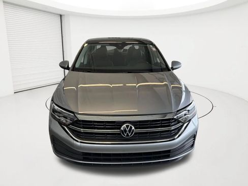 Used 2024 Volkswagen Jetta SE FWD image 2