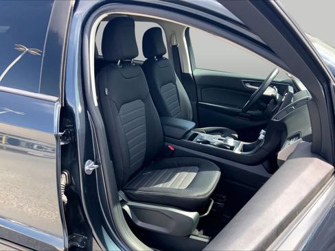 Certified 2022 Ford Edge SE w/ Black Appearance Package AWD/4WD image 9