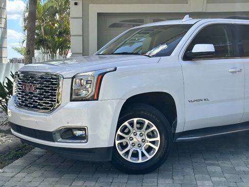 Used 2018 GMC Yukon XL SLT w/ Open Road Package image 2