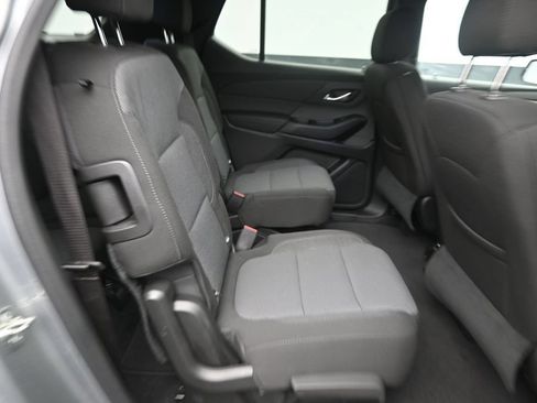 Used 2023 Chevrolet Traverse LT w/ Rear Camera Mirror Package AWD/4WD image 13