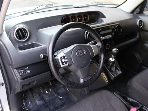 Used 2008 Scion xB FWD image 9
