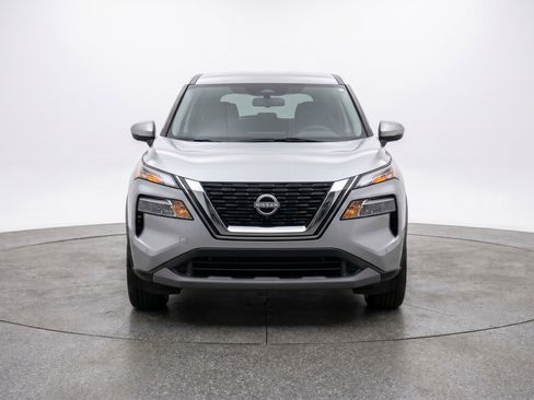 Used 2025 Nissan Rogue SV AWD/4WD image 2