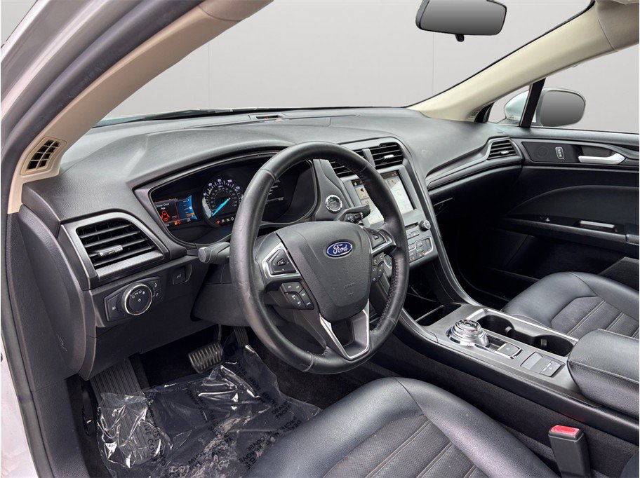Used 2018 Ford Fusion SE w/ Equipment Group 201A FWD image 6