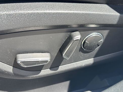 Used 2023 Lincoln Nautilus AWD w/ Premium Package image 17