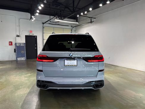 Used 2025 BMW X7 M60i image 7