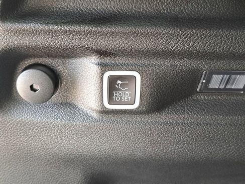 Certified 2023 Jeep Grand Cherokee L Limited w/ Black Appearance Package AWD/4WD image 16