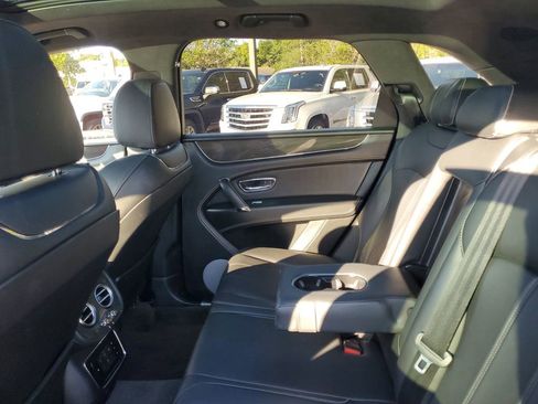 Used 2019 Bentley Bentayga AWD/4WD image 16