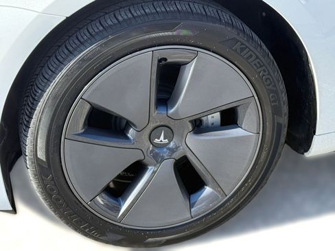 Used 2023 Tesla Model 3 Standard Range image 10