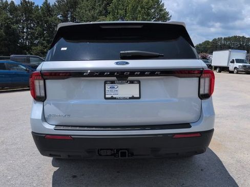 New 2026 Ford Explorer Active RWD image 5
