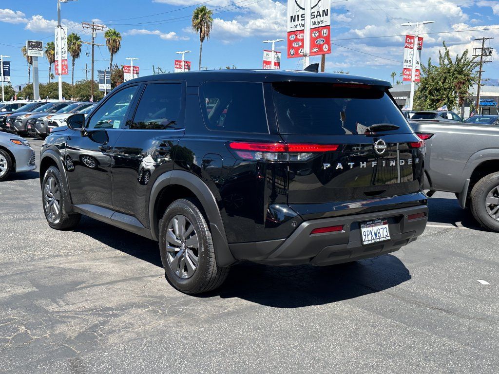 Used 2024 Nissan Pathfinder S FWD image 4