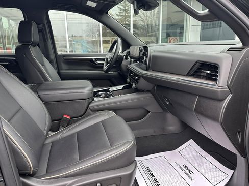 Certified 2025 Chevrolet Suburban Premier image 30