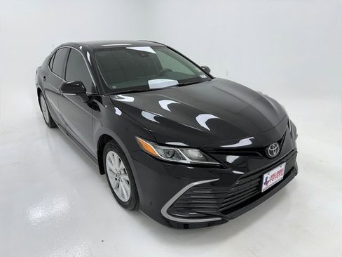 Used 2024 Toyota Camry LE image 2