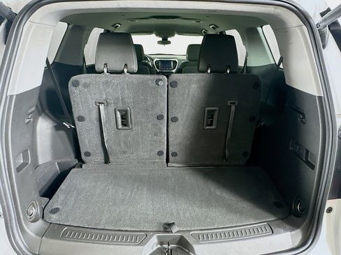 Used 2023 GMC Acadia SLE w/ Driver Convenience Package image 30