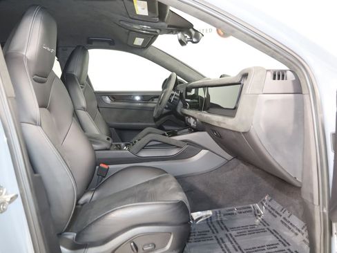 Used 2024 Porsche Cayenne Turbo GT image 13