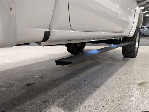 Used 2019 Chevrolet Silverado 1500 High Country image 18