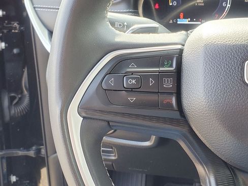 Used 2023 Jeep Grand Cherokee L Laredo AWD/4WD image 13