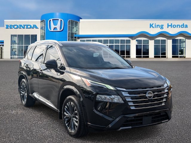 Used 2024 Nissan Rogue Platinum w/ Platinum Premium Package FWD image 3