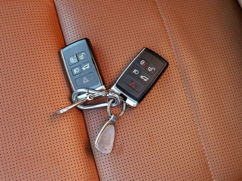 Used 2023 Jaguar F-PACE R-Dynamic S image 61