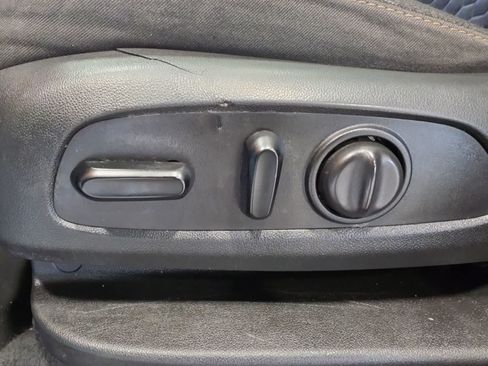 Used 2019 Chevrolet Equinox LT FWD image 18